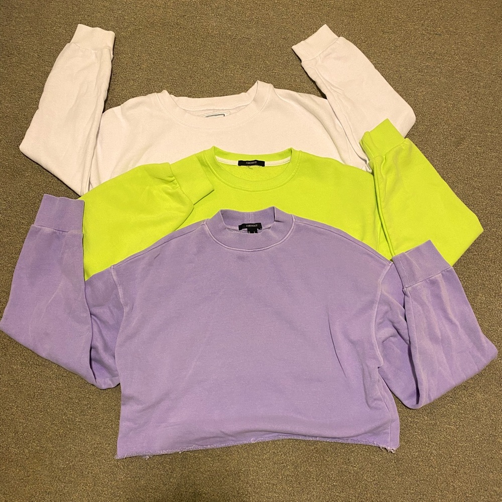 3 Cropped Crewnecks / Sweatshirts